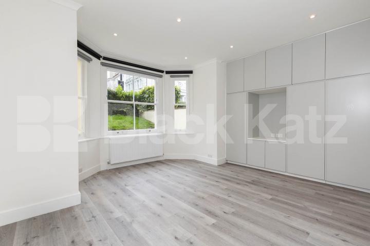 Newly refurbished 2 bed in a stunning period building mins to tube & heath Belsize Park Gardens, Hampstead - Belsize Park